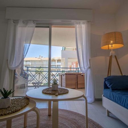 Bright Apt Of 32 M Renovated Near Town Fréjus المظهر الخارجي الصورة