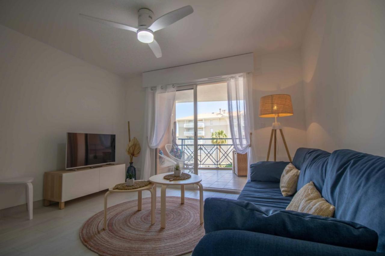 Bright Apt Of 32 M Renovated Near Town Fréjus المظهر الخارجي الصورة