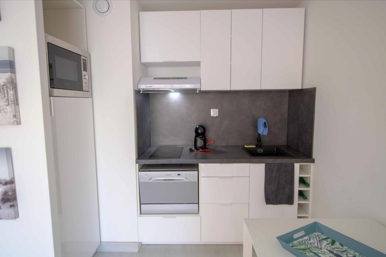 Bright Apt Of 32 M Renovated Near Town Fréjus المظهر الخارجي الصورة